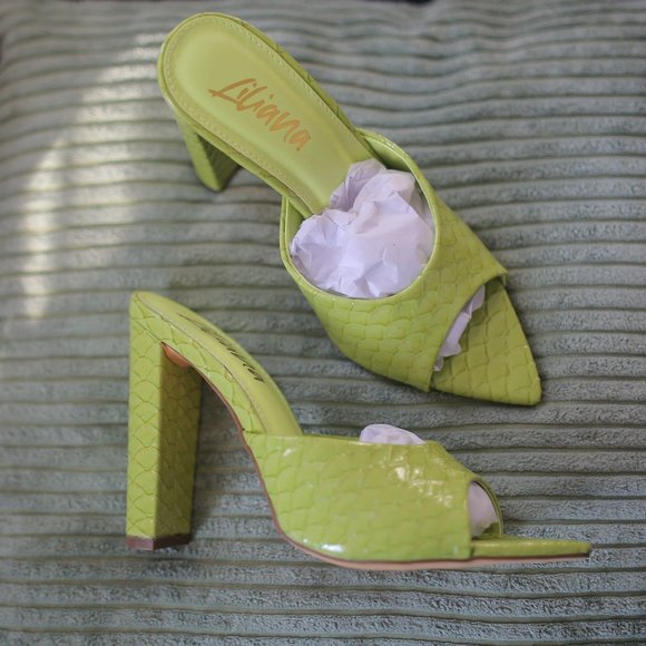 NWT Light Green Snake Print Pointed High Heel Sandals - Picture 3 of 9